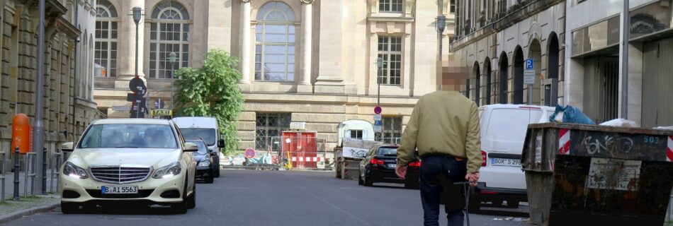 Google Maps Hacks Simon Wecket's now famous Performance Art